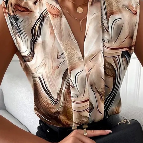 Abstract Sleeveless Top - Picture 4 of 4